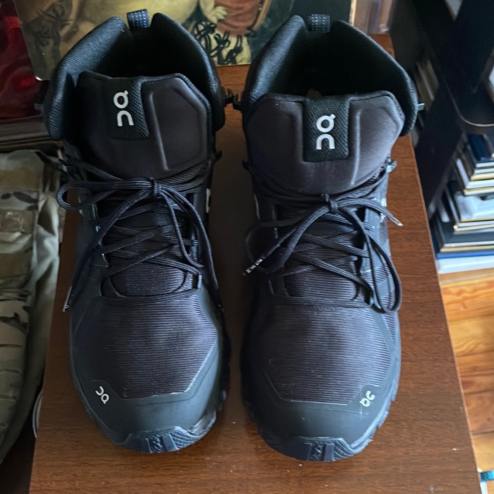 Black cloud rock water proof boots